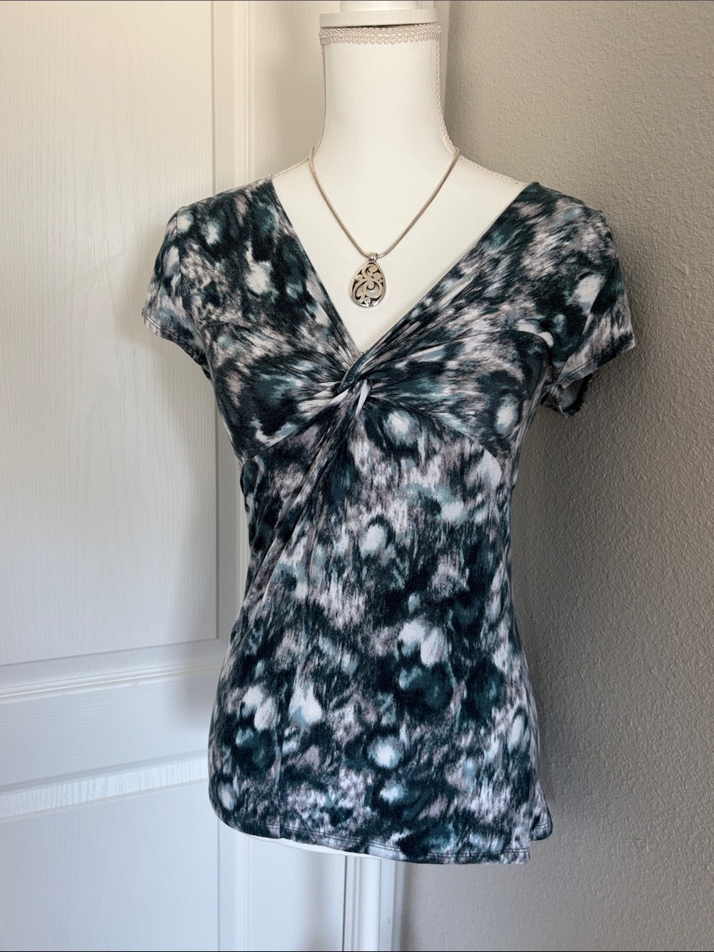 Ann Taylor Twist-Front Short Sleeve Top in Teal, Black & White